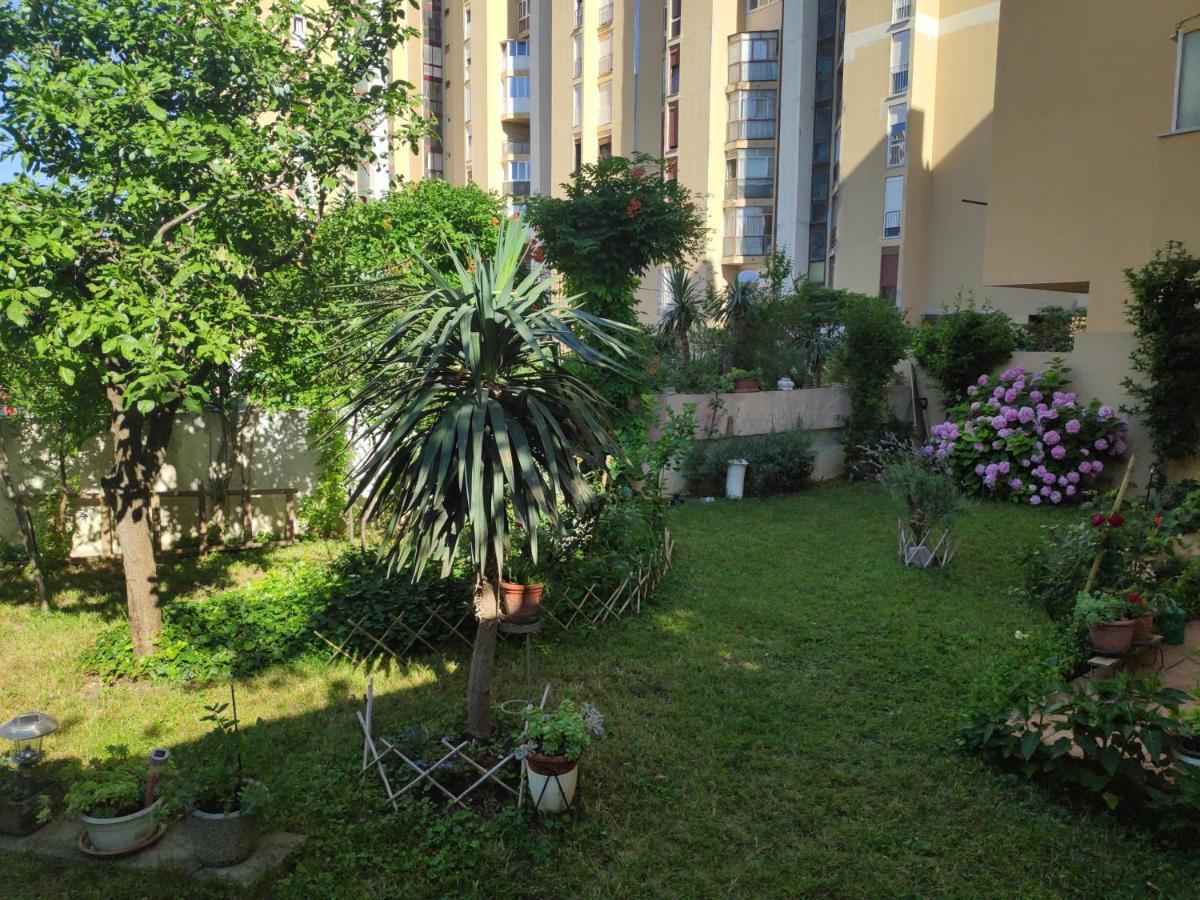 Spacious Apartment With Big Garden Near Beach Split Exterior photo