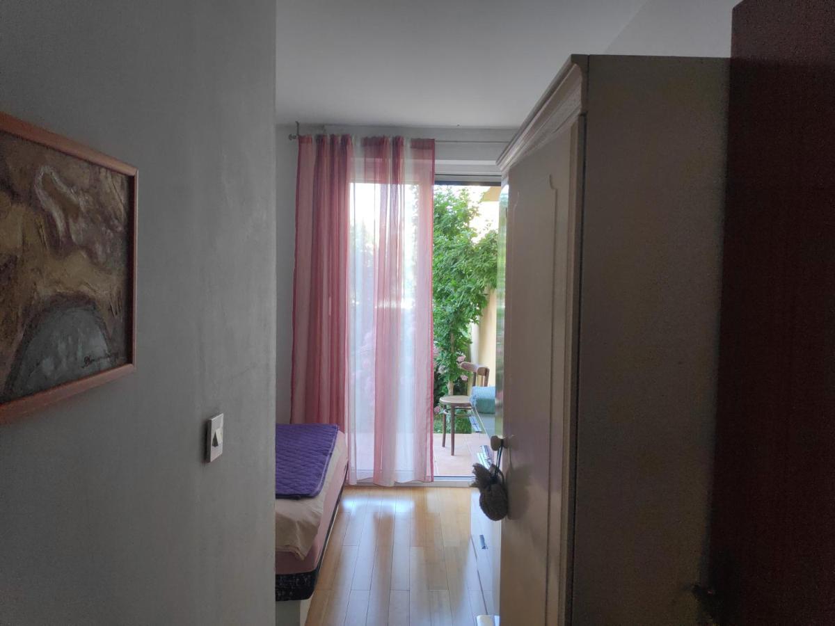 Spacious Apartment With Big Garden Near Beach Split Exterior photo
