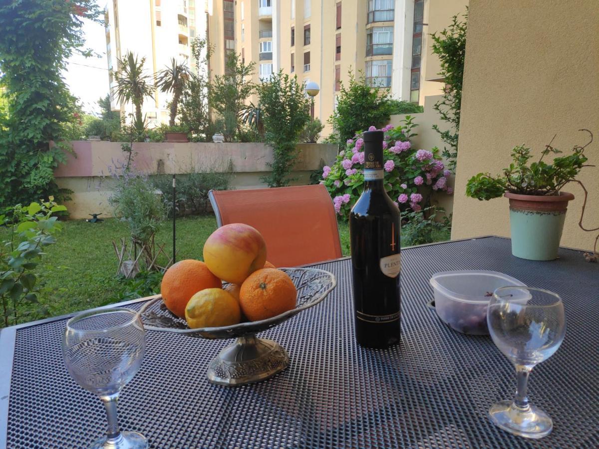 Spacious Apartment With Big Garden Near Beach Split Exterior photo