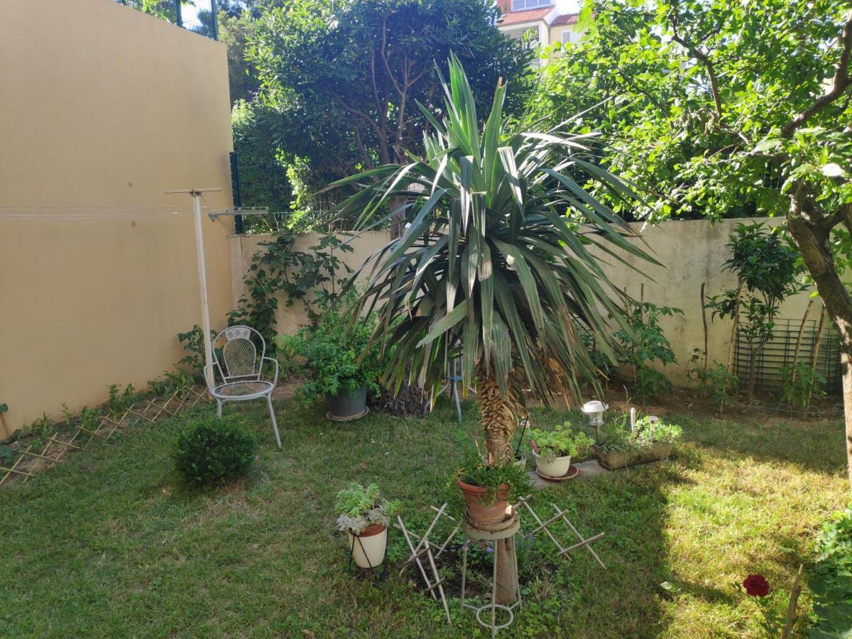 Spacious Apartment With Big Garden Near Beach Split Exterior photo